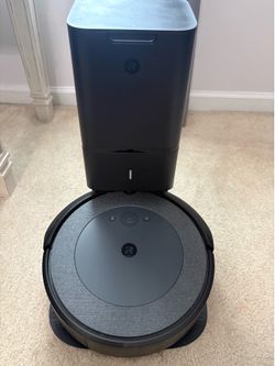 iRobot Roomba i3+ Robot Vacuum with Clean Base