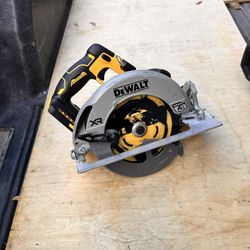 📌DEWALT 20-Volt MAX 7-1/4 in. Cordless Circular Saw (Tool Only)👉PRECIO FIRME NO MENOS👉$135