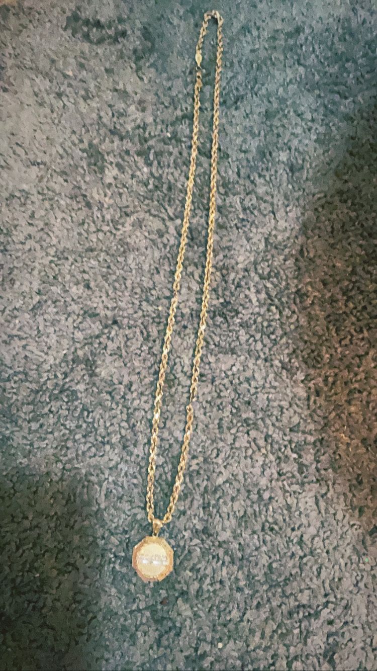 10kt Gold Chain With Last Supper Pendant 10kt As Well  