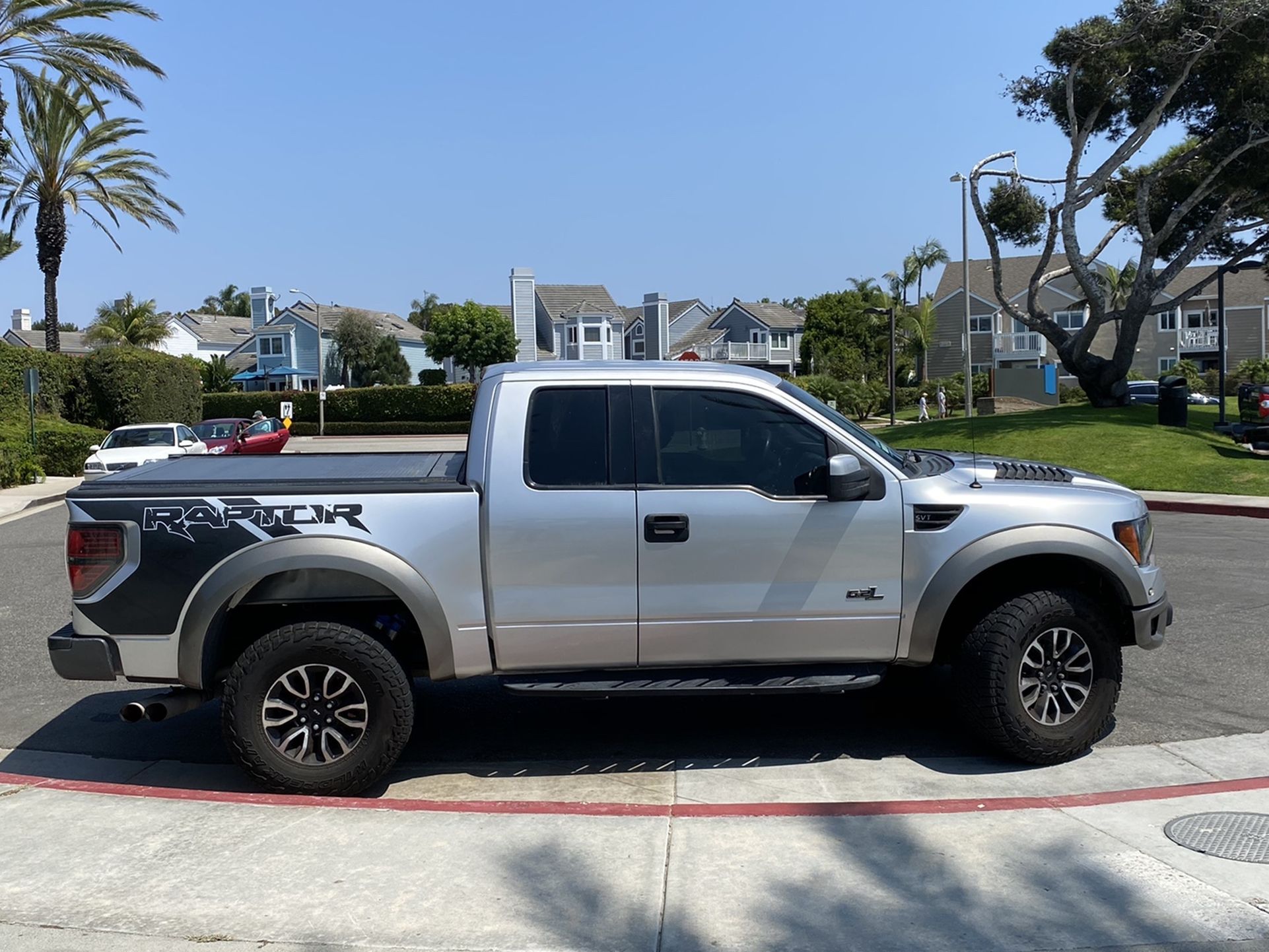 Retrax Tonneau Cover For Short Bed Ford F150 2010-2014 for Sale in Dana ...