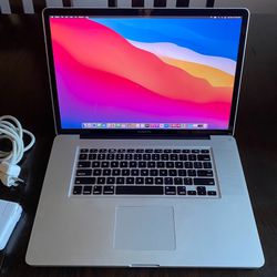 17 Inch Apple MacBook Pro Laptop Nice LOOK