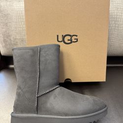 New - UGG CLASSIC SHORT  II - GREY