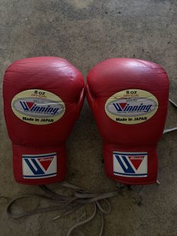 Winning Boxing Gloves 8oz