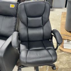 💞 Executive office chair with high backrest, adjustable, home desk chair, computer swivel chair, faux leather with lumbar support$60