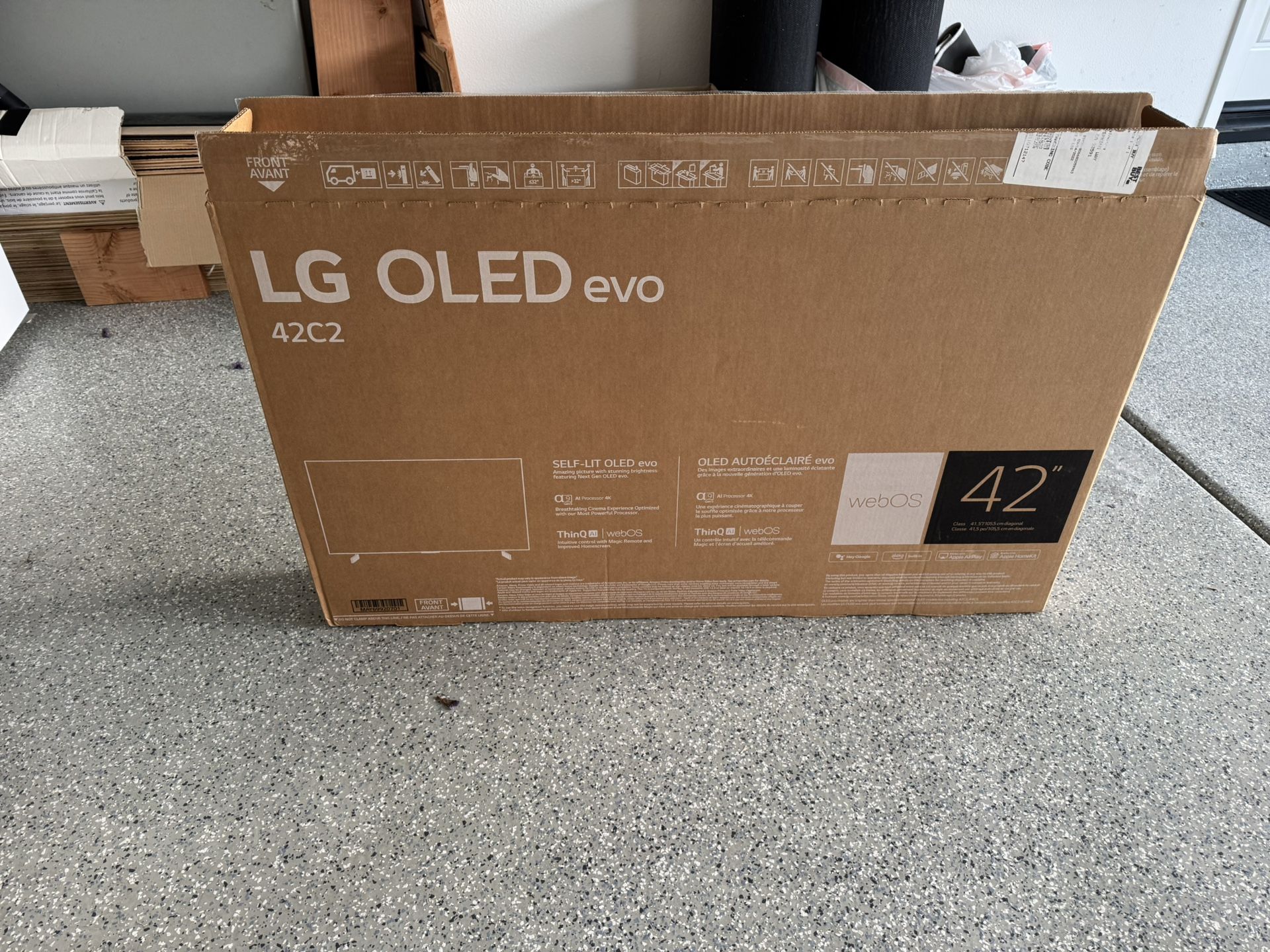 LG C2 42 Inch 4K OLED TV/Gaming Monitor