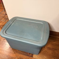 Sterilite 73Quart / 70 L Storage Bin