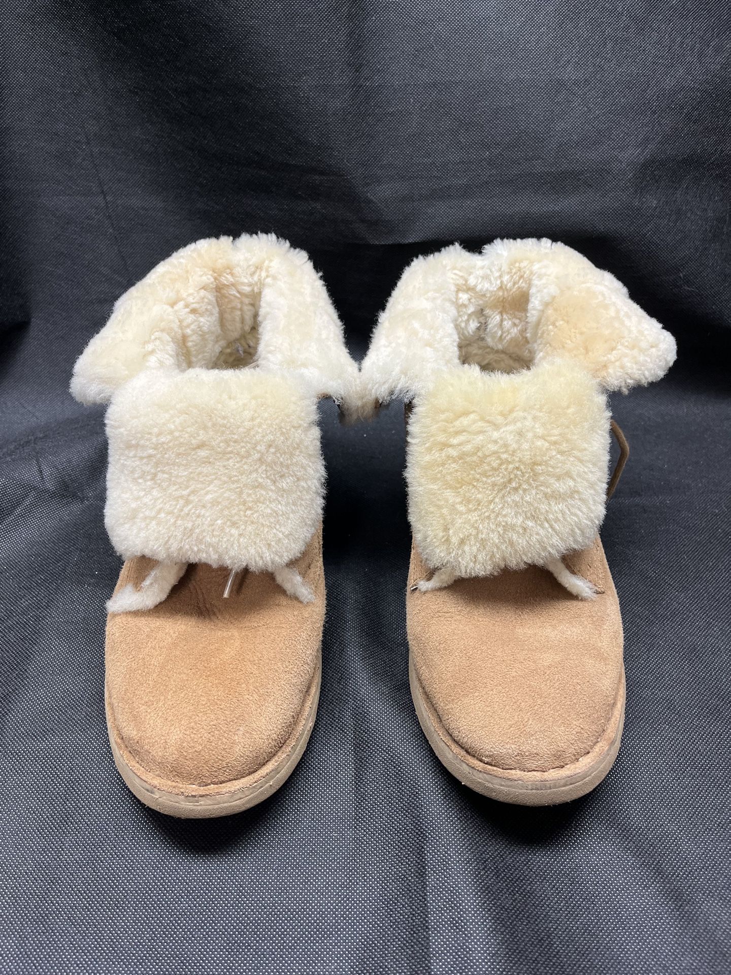 UGGS Lace Up Ankle Boot Size 9