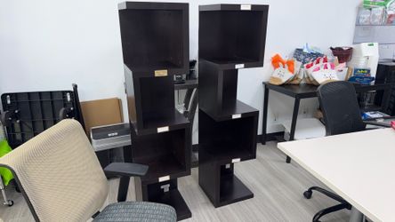 2 Shelves
