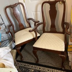 2 Chairs With Arms