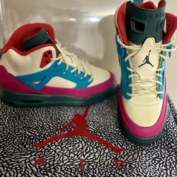 Iconic - 4 -In - One legendary sneaker. Don’t miss this 🔥