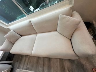 Couch ( sofa )