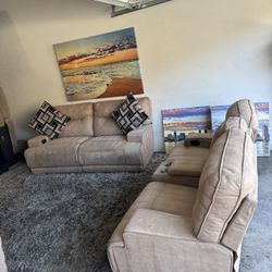 🌟 Gorgeous Tan/beige Reclining Couch&loveseat With Storage And Cupholders ( FREE DELIVERY 🚚)