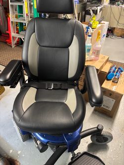 Electric wheelchair