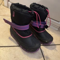 Snow Boots Size 5 Used Once 