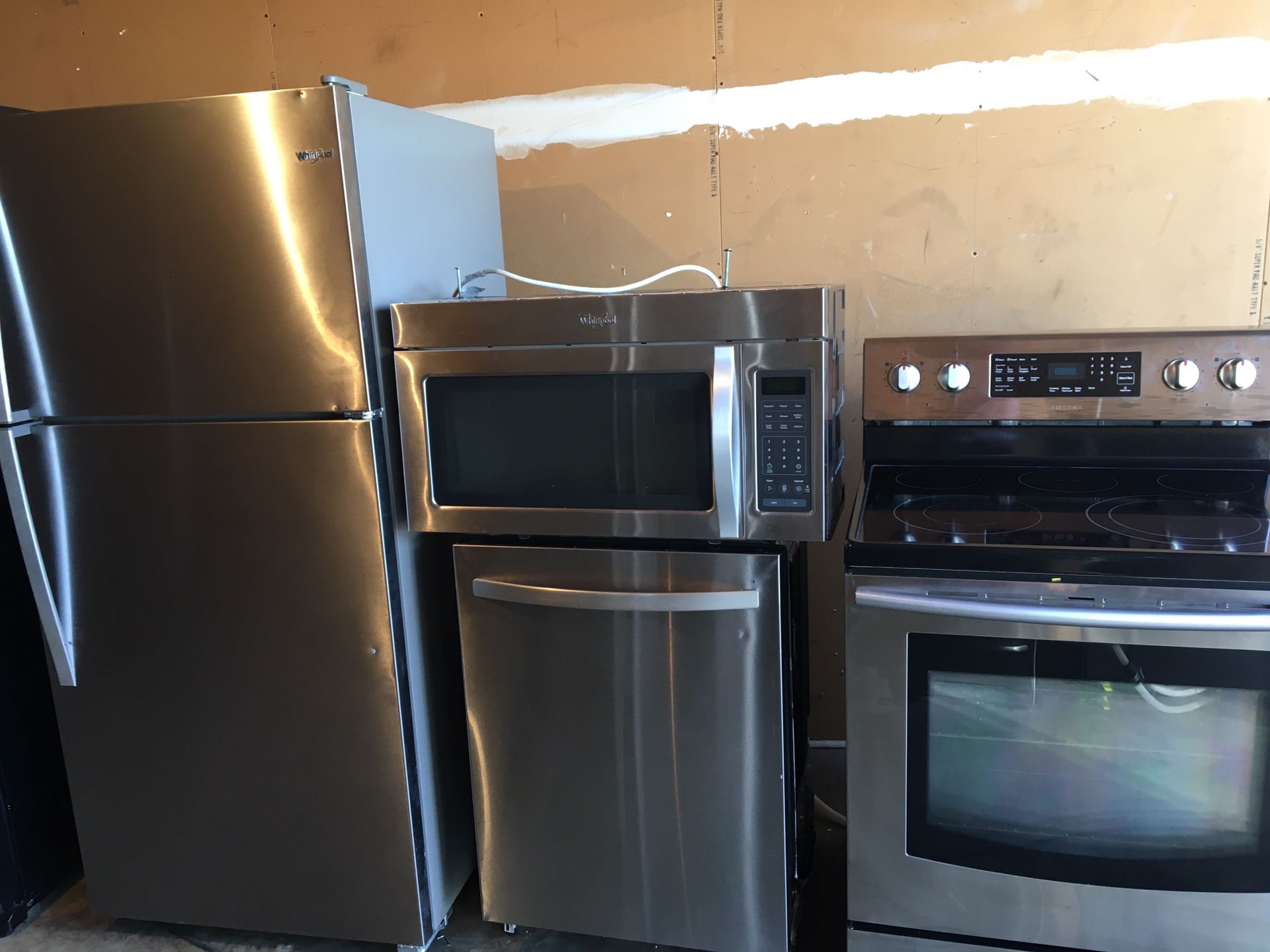 Like new stainless steel fridge stove microwave dishwasher excellent working condition cheap price