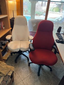 CELEBRITY-OWNED CUSTOM-MADE LIFEFORM DESK CHAIRS & MEMORABILIA