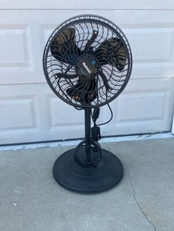 HOLMES 16 inch Outdoor Misting Stand Fan with 3 water Hose Connection, 3 Speeds, 3 Mist Levels