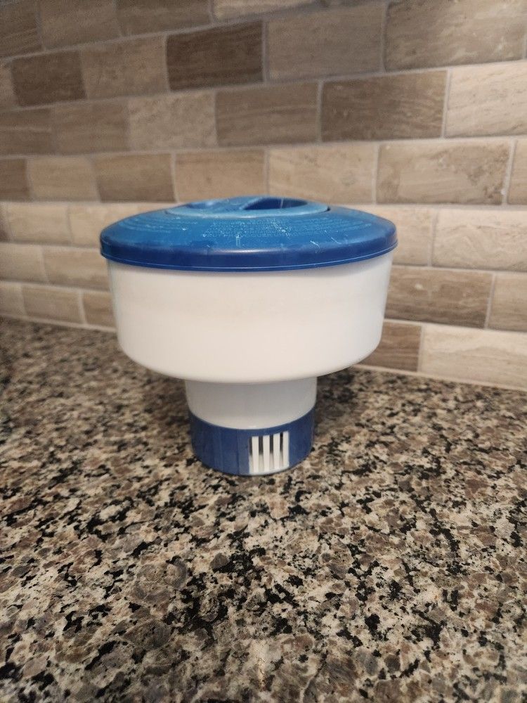 Floating Pool Chlorine Dispenser