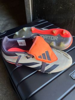 Adidas Predator Elite cleats size 3
