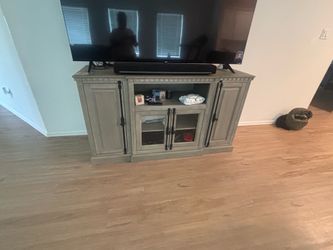 Heavy duty tv stand