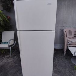 Whirlpool Refrigerator  White Color  With 28"