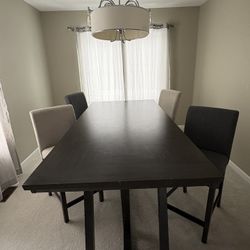 Dining Room Table And 4 Chairs 