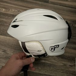 Giro G10 Ski Or Snowboard Helmet With Adjustable Fit Size Medium