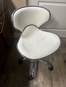 Salon stool