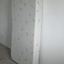Like New Bamboo Twin Memoryfoam Mattress 