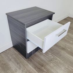 Nigth Stand With Gold Handles  Mesas De Noches Con Manillas Doradas 