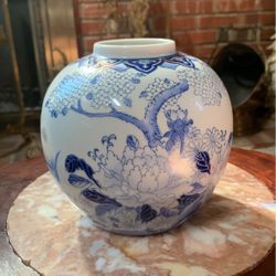 Small Chinese Vase 
