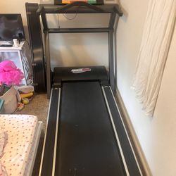 Full Size Treadmill Healthrider R60