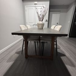 Modern Dining Table + 4 Chairs – Excellent Condition