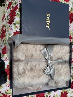 Krifey Faux blanket