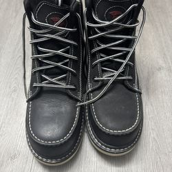 Work boots with safety toe front