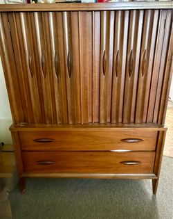 Popular 1960s American Mid-Century Modern (MCM) Furniture