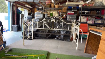 2 day beds and frames
