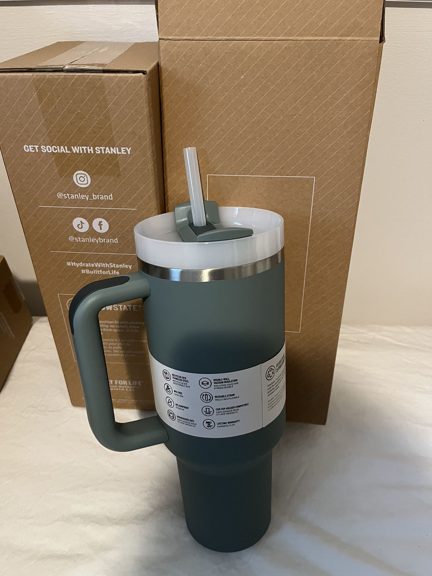 Stanley The Quencher H2.0 The Flowstate Tumbler 40 Oz-Tigerlily Orange for  Sale in Charlotte, NC - OfferUp