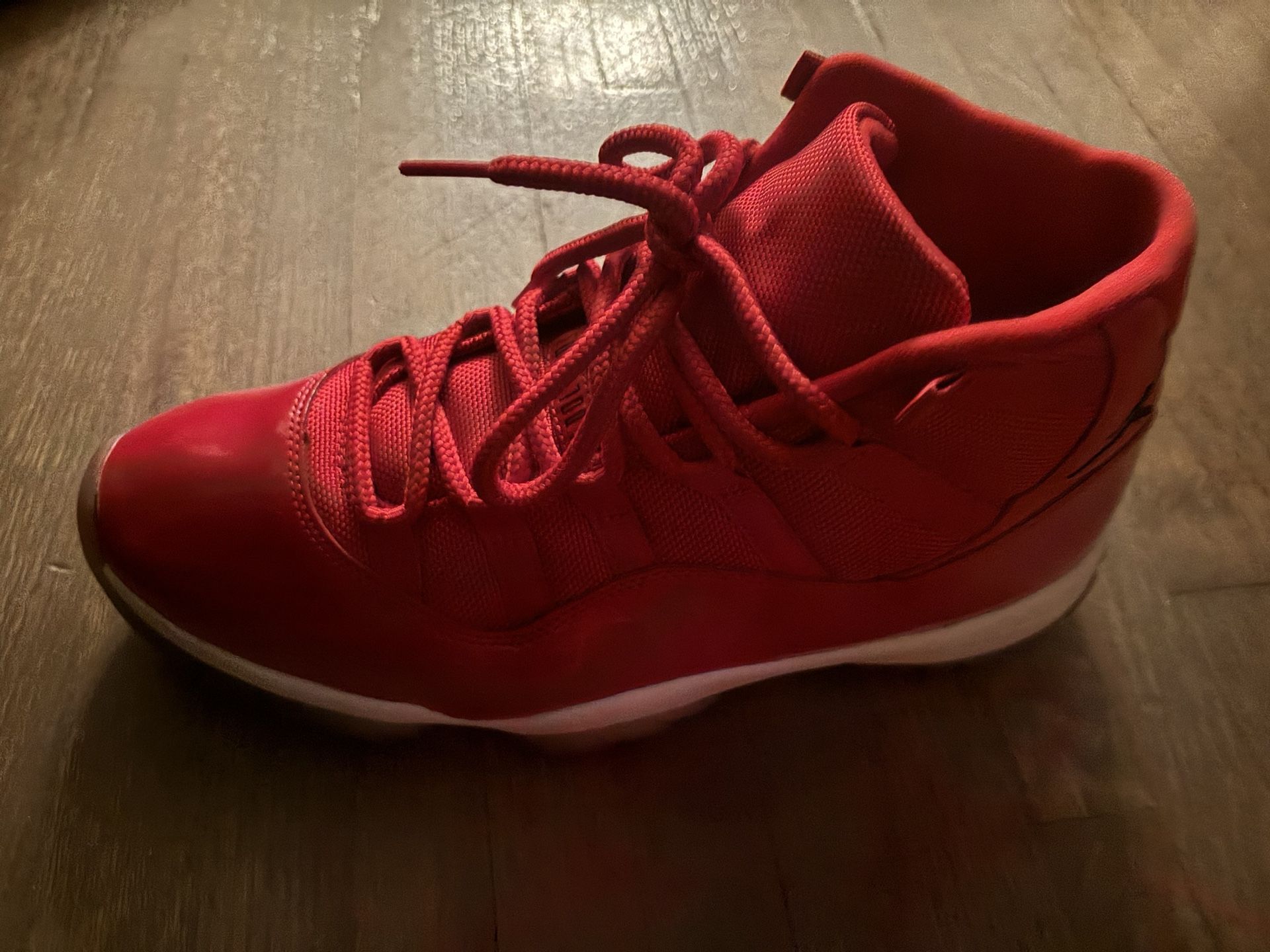 Air Jordan 11 Retro Low “Win Like '96” (Gym Red) – Size 10 – Pre