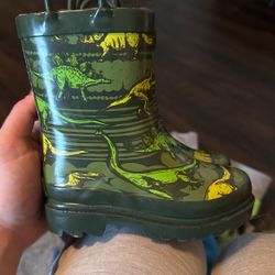 RAIN BOOTS