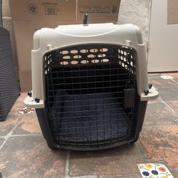 Petmate Vari Dog Kennel - Portable Dog Carriers & Crates for Medium Dogs, Airline-Friendly, Durable Plastic, Pet Carrier For Home and Travel, 28 Inche