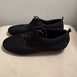 Women’s OTBT Black Sneakers size 9