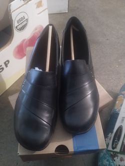 Dress shoes