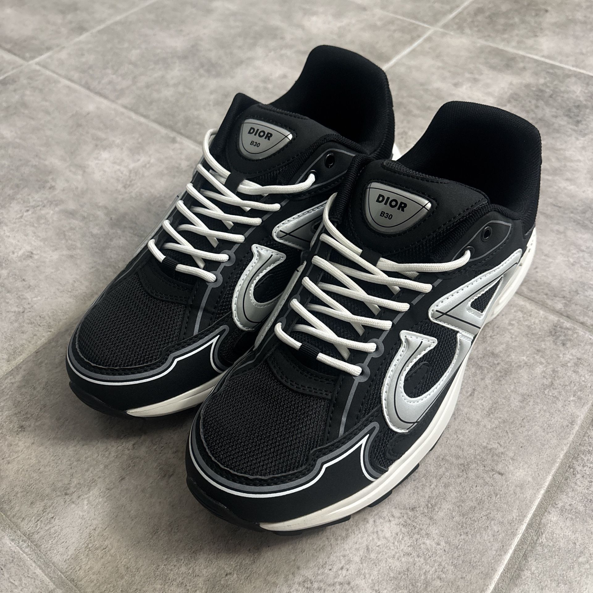 (SEND OFFERS)Dior B30