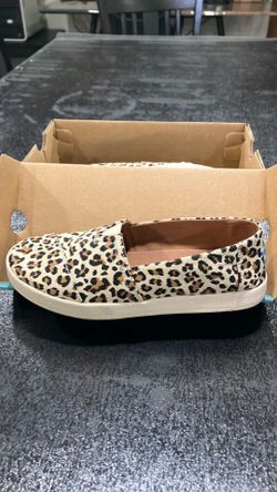 Women’s shoes TOMS sneakers