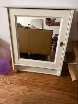 Bathroom medicine cabinet /mirror