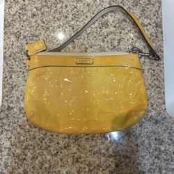 Coach bag in yellow 