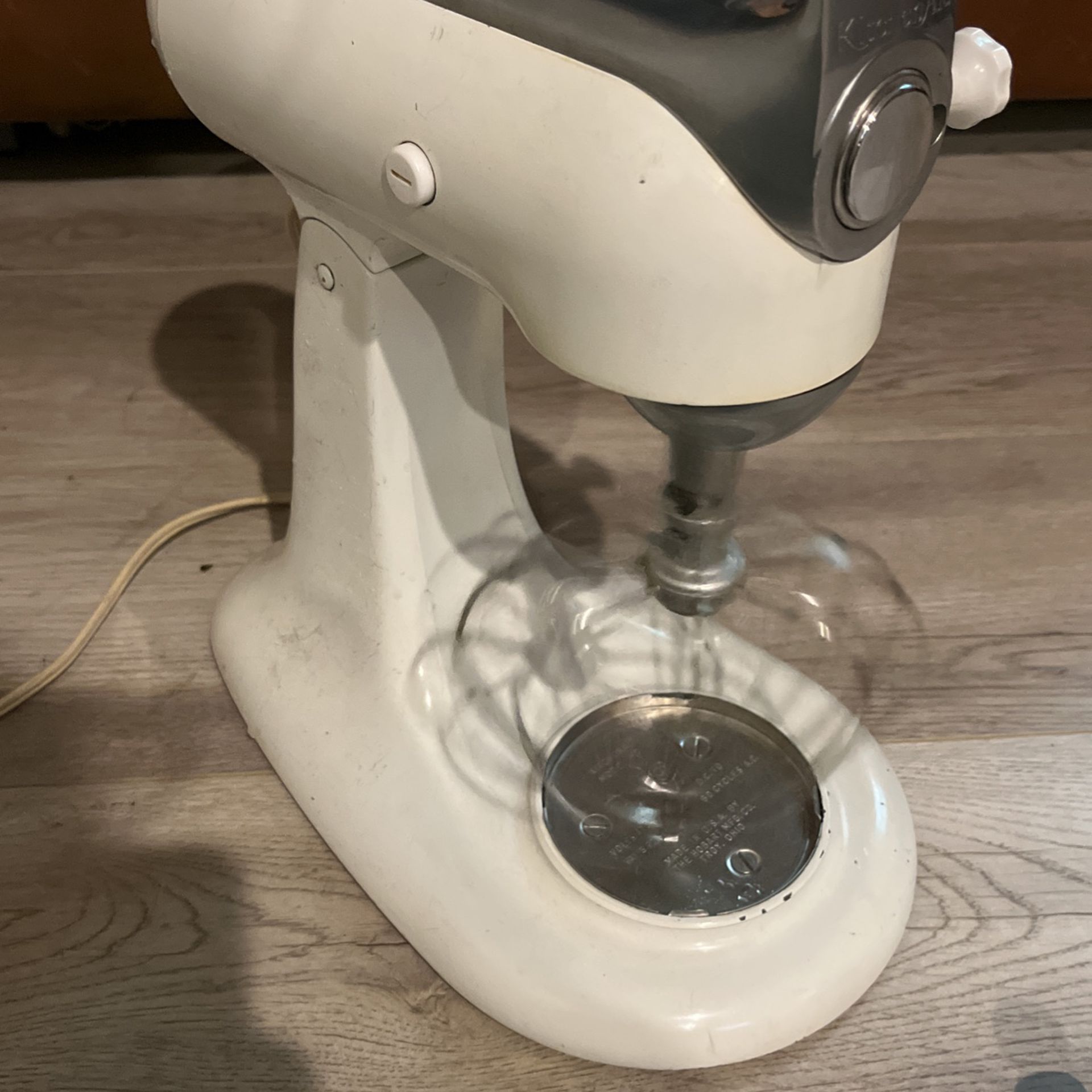 KitchenAid Classic Series 4.5 Qt. Stand Mixer With Tilt-Head Onyx Black for  Sale in Modesto, CA - OfferUp