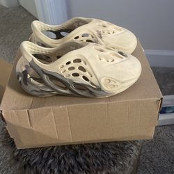 Size 1 Yeezy Foam Runners Kids