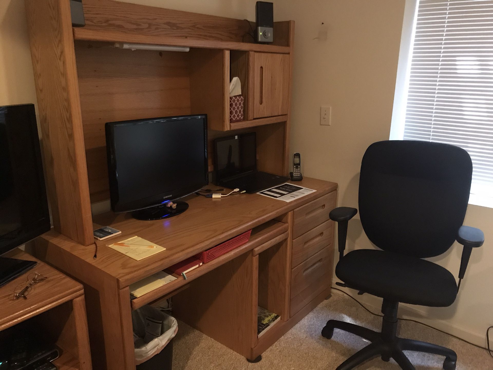 Oak Desk w/office chair. Very good condition